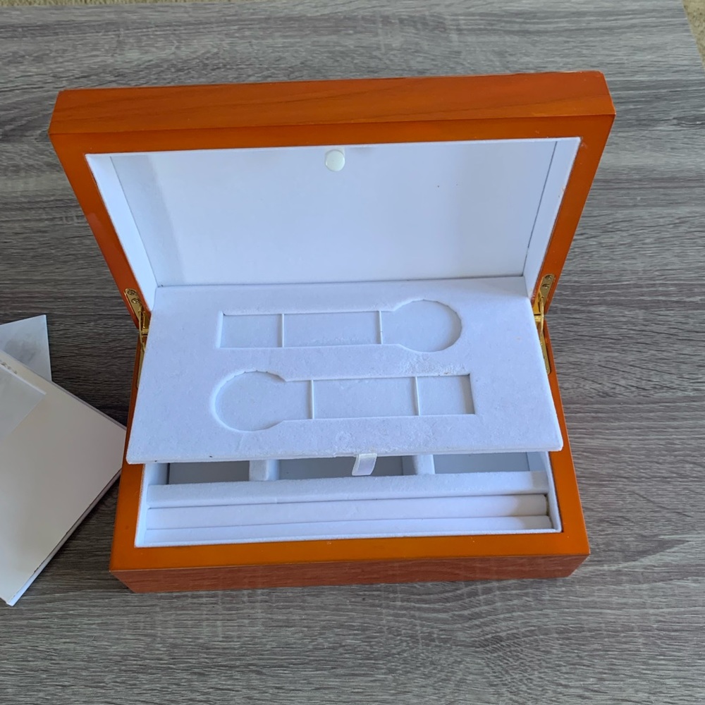 ❌❌SOLD❌❌ Gray & Sons watch box with cleaning cloth - Picture 8 of 15